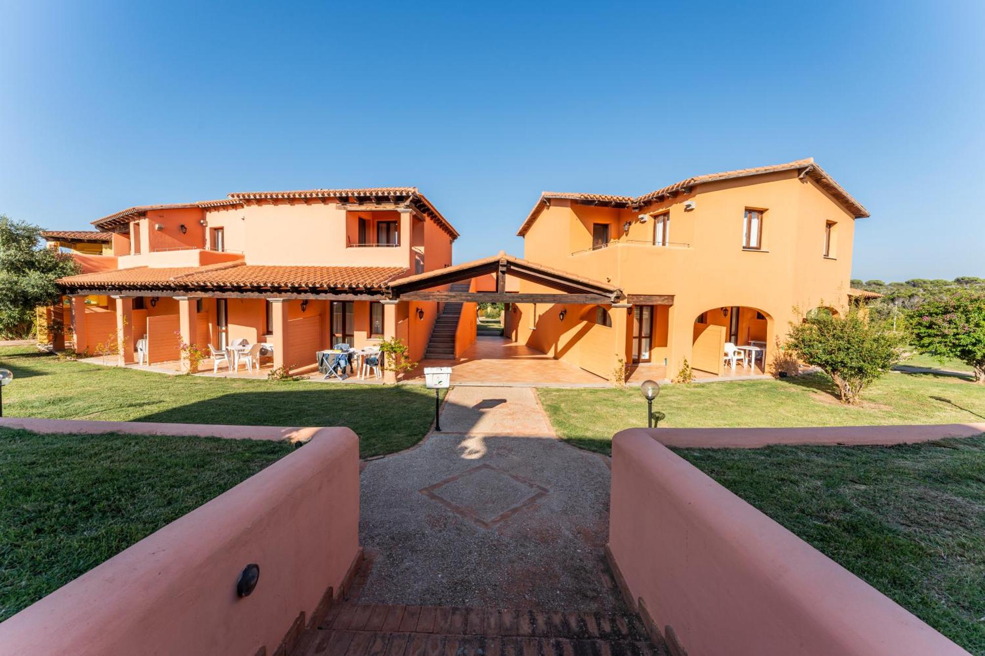 Residence Baia Dei Mirti Vignola Mare Экстерьер фото