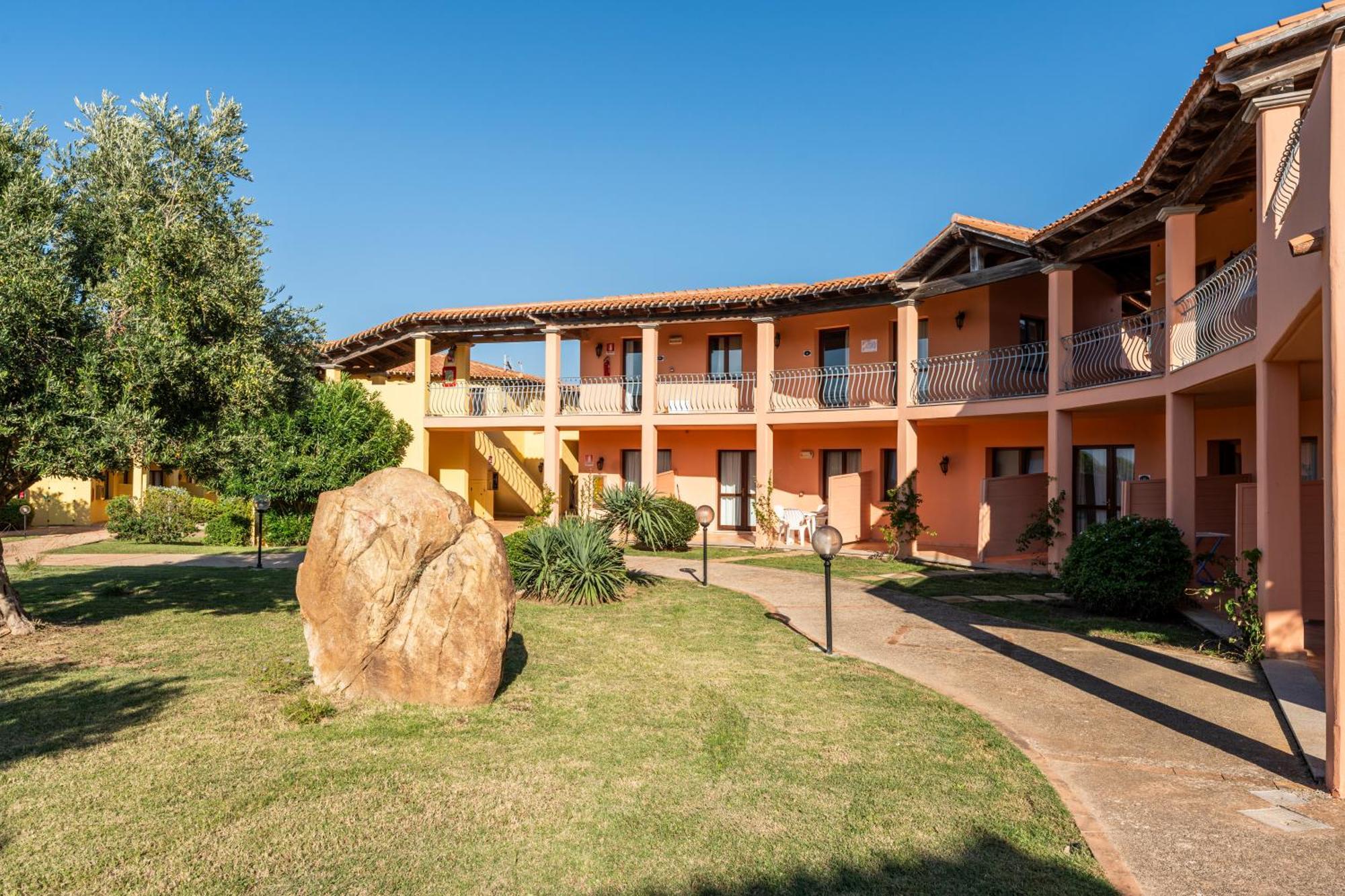 Residence Baia Dei Mirti Vignola Mare Экстерьер фото
