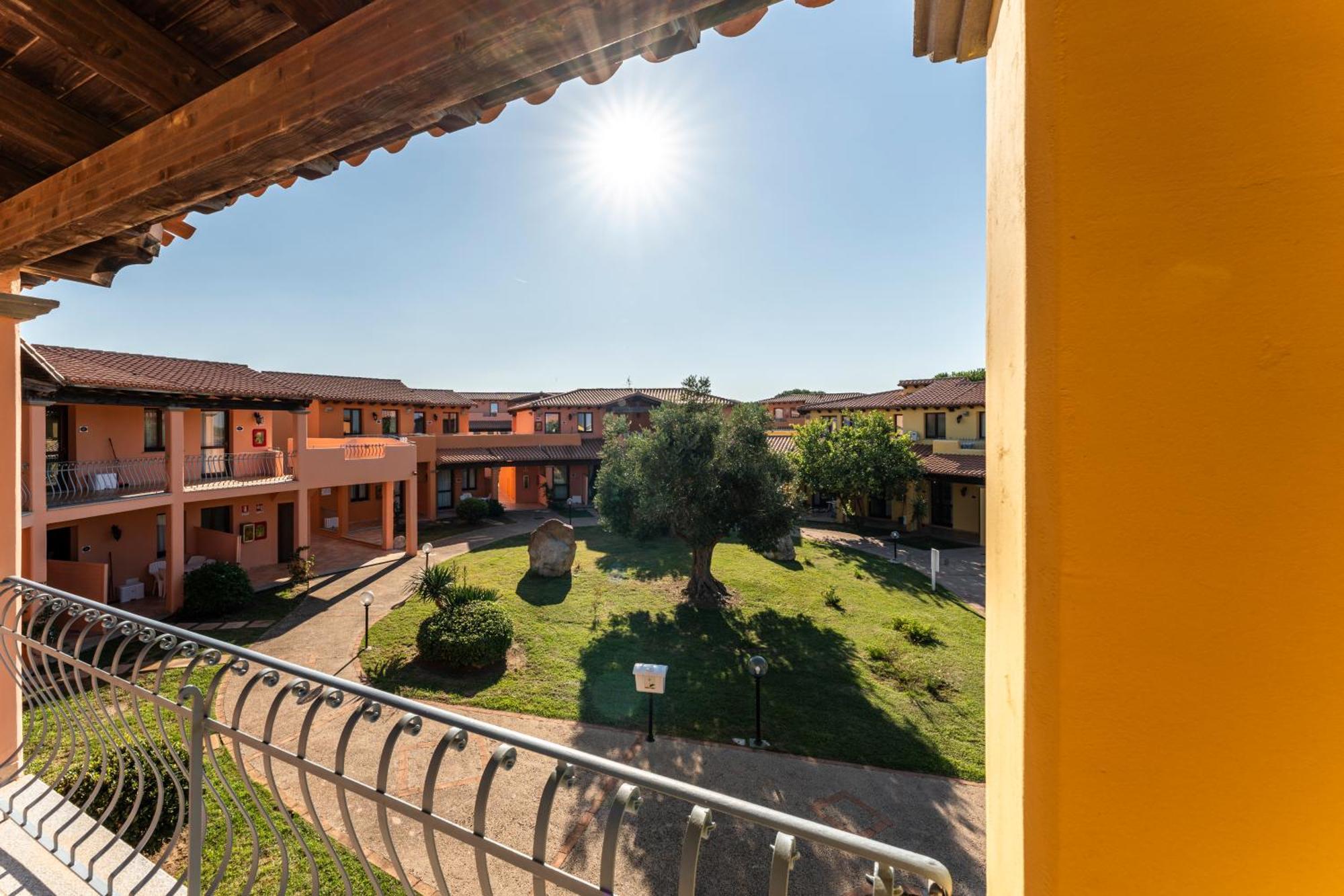 Residence Baia Dei Mirti Vignola Mare Экстерьер фото